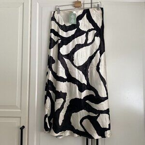 H&M Patterned Satin Skirt